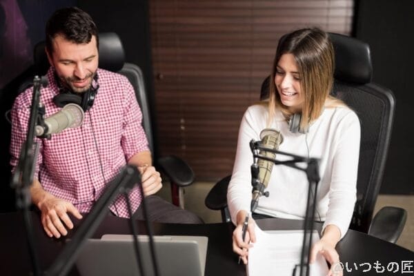 radio station coworkers running a live show | 真ガジェットレビューの匠 2人以上でライブ配信をする場合には ATEM mini は良い機材