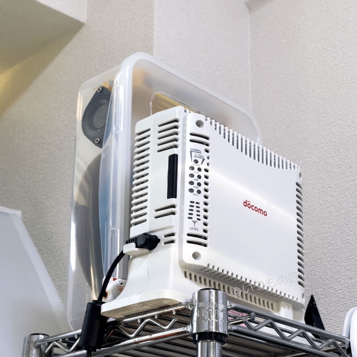home5g-repeater-1 | 真ガジェットレビューの匠 docomo レピータを高くて窓に近いところに設置してみましたが、それでも劇的に改善した…とは言いがたい!