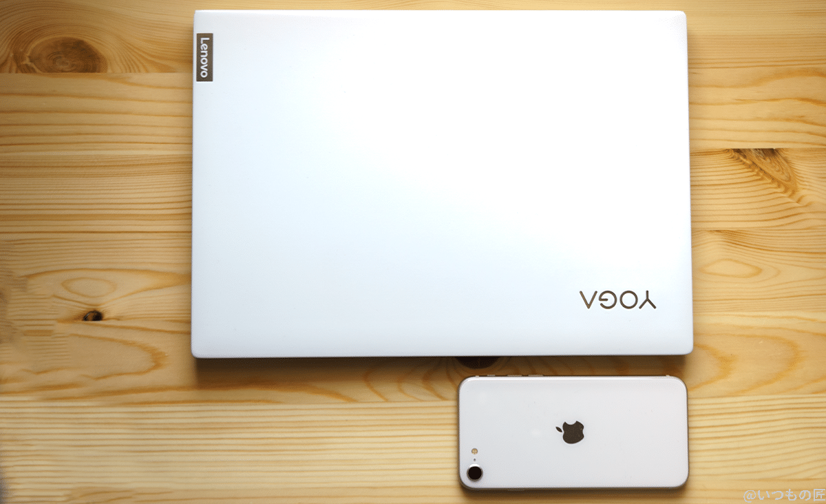 lenovo yoga slim 750i carbon と iphone | 真ガジェットレビューの匠 Lenovo Yoga Slim 750i Carbon と 白いiPhoneだと親和性が高くておしゃれ