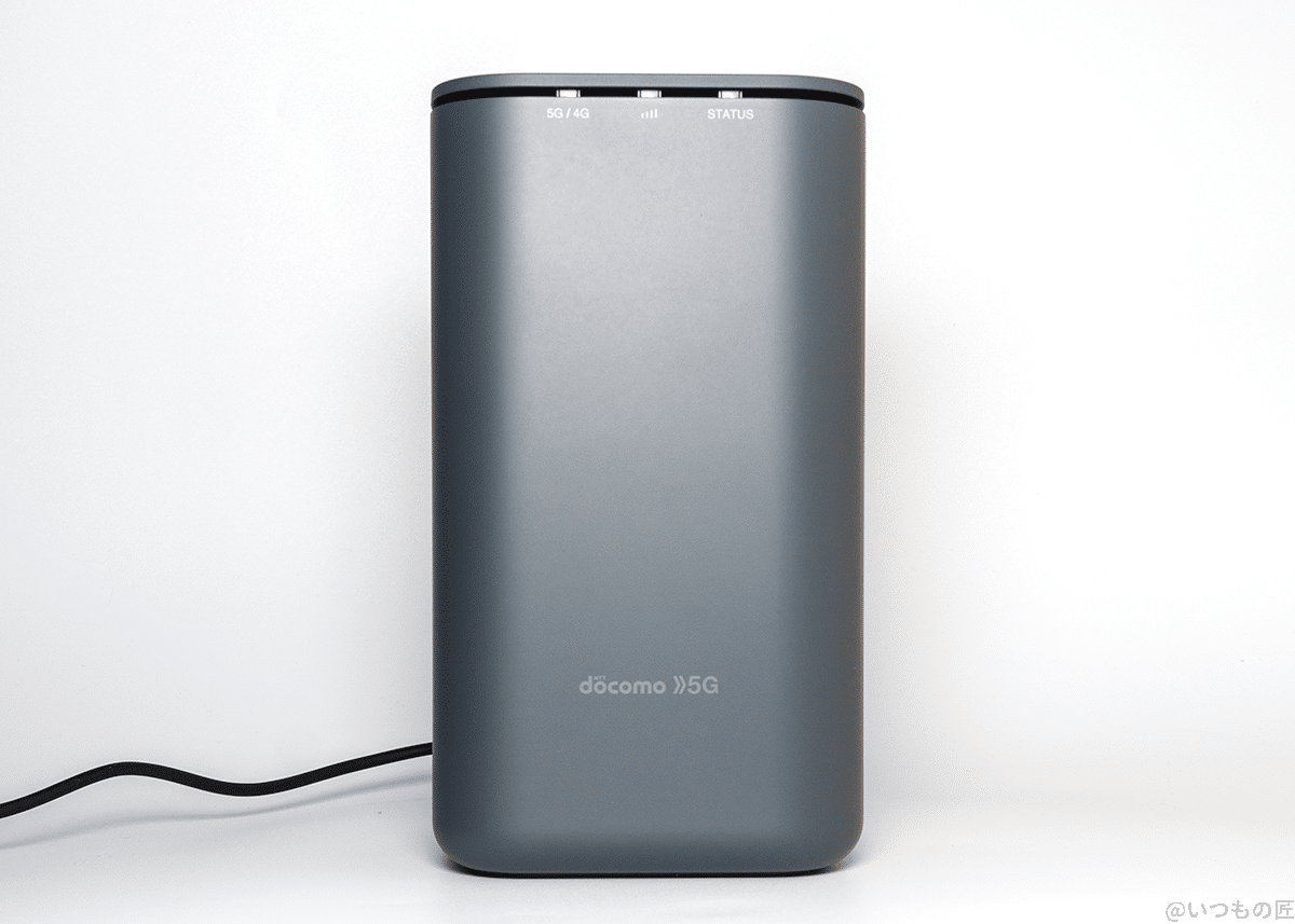 home-5g-hr01-body | 真ガジェットレビューの匠 筆者宅の home 5G HR01。めちゃくちゃキレイな筐体で、今までのルーターらしくありません。