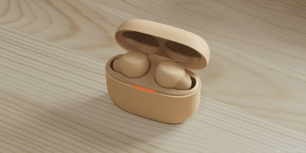 linkbuds-s-main | 真ガジェットレビューの匠 SONY LinkBuds S でカラーはエクリュが机の上に置かれている様子