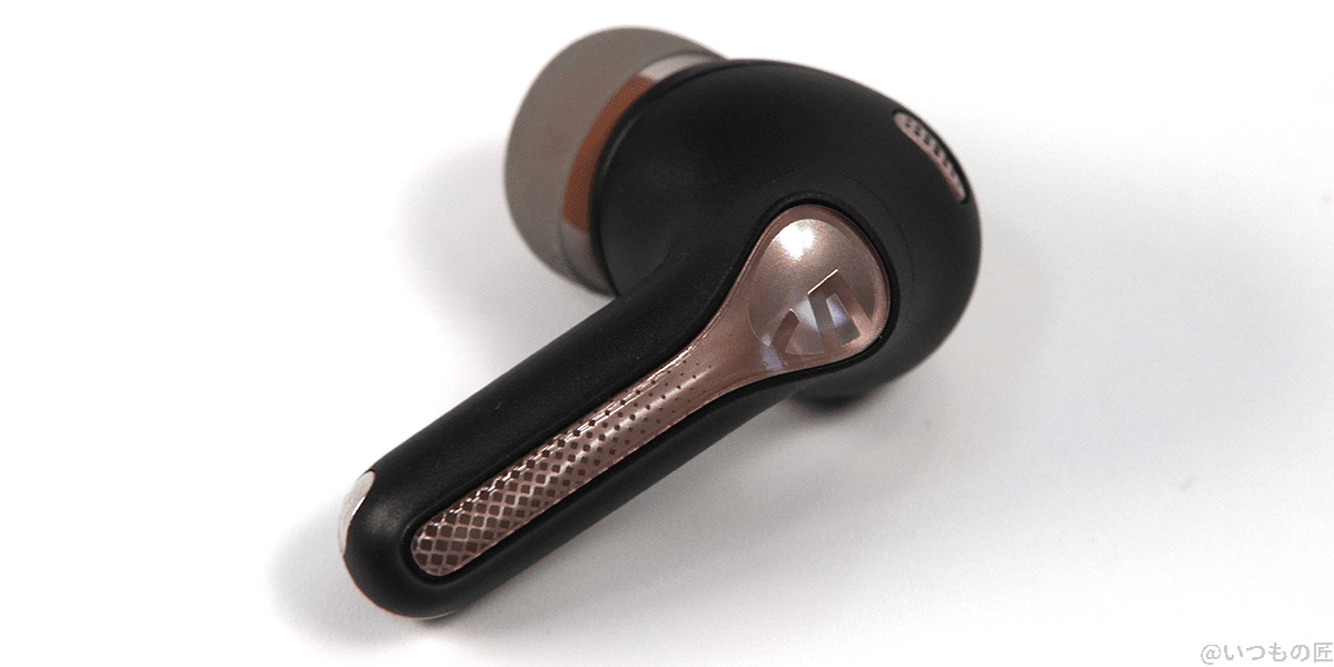 soundpeats capsule3 pro イヤホン 2 | 真ガジェットレビューの匠 立体的なピンクゴールドのラインがカッコいい