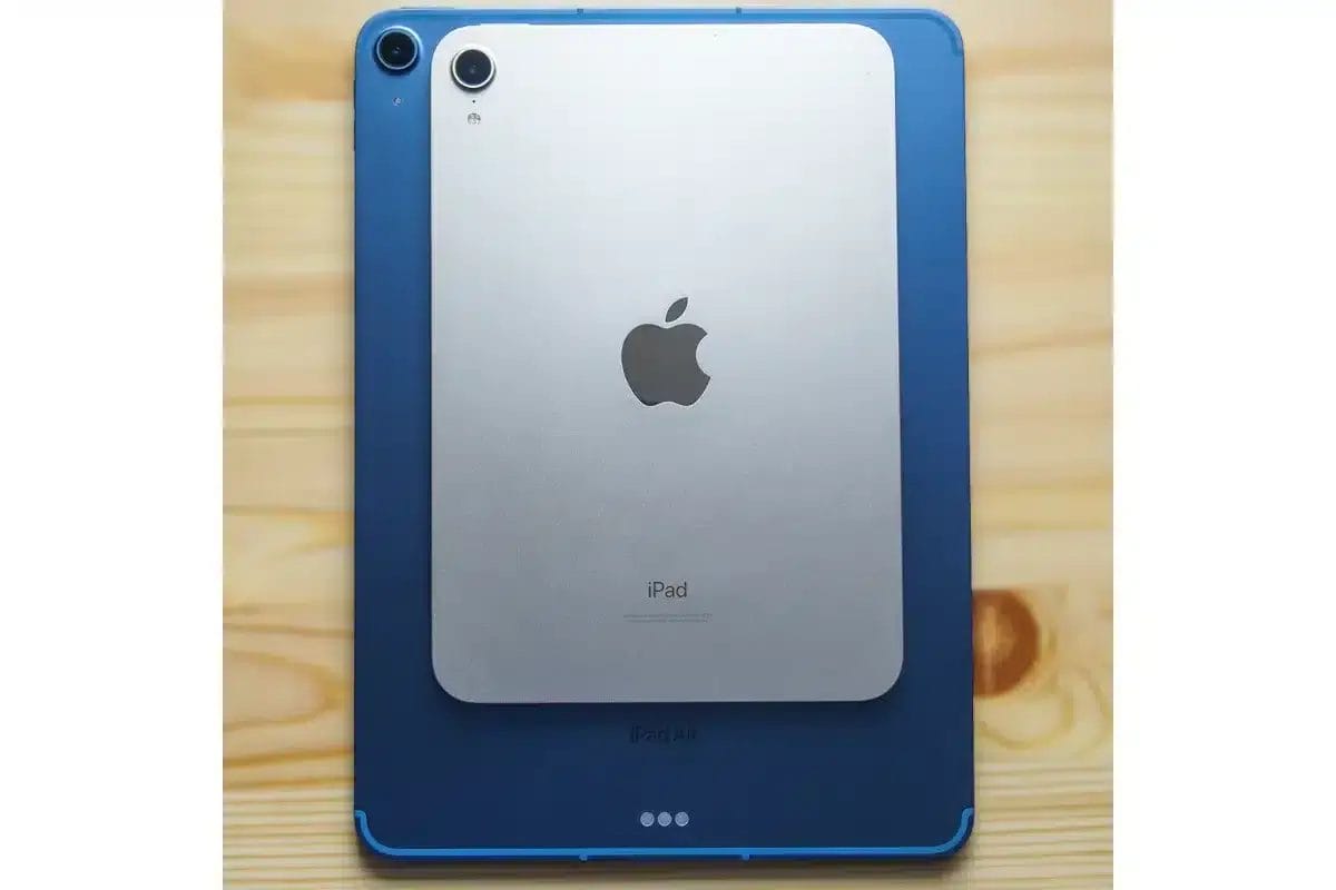 ipadair5-with-ipad-mini | 真ガジェットレビューの匠 iPad Air5とiPad miniのサイズ差は大きく、重さもかなり違います