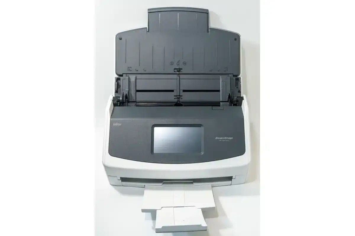 筆者が保有するScanSnapのフラグシップモデルことScanSnap iX1600。白い筐体が妻にも好評です。