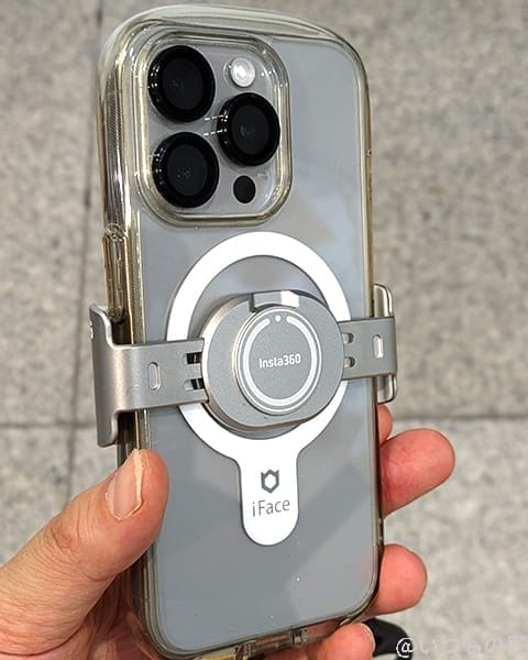 insta360-adapter1 | 真ガジェットレビューの匠 Insta360 Flow レビュー
iPhone15 Proにアダプタを取り付けた状態