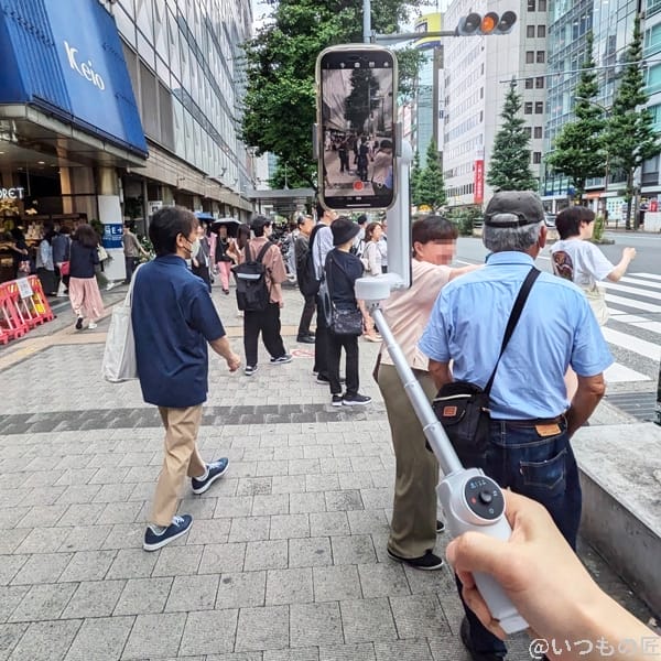 insta360flow-in-shinjuku-1 | 真ガジェットレビューの匠 Insta360 Flow レビュー
町中で自然に使えるジンバル