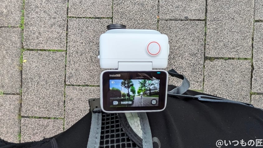 insta360go3-camera-display-with-bag | 真ガジェットレビューの匠 Insta360 GO 3 レビュー
GO3をモニタリング