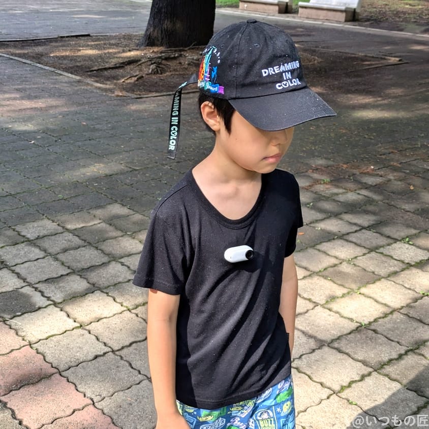 insta360go3-child-chest | 真ガジェットレビューの匠 Insta360 GO 3 レビュー
長男に貼り付けたカメラ