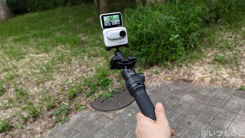 insta360go3-with-stick | 真ガジェットレビューの匠 Insta360 GO 3 レビュー
自撮り棒の備え付け
