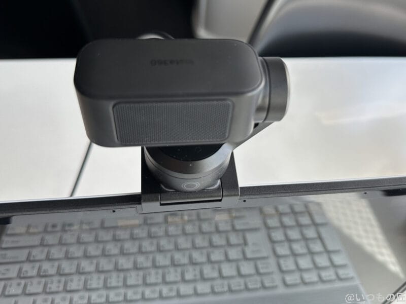 プライバシーモード起動中のinsta360 link 2 | 真ガジェットレビューの匠 Insta360 Link 2 レビュー プライバシーモード起動中のInsta360 Link 2